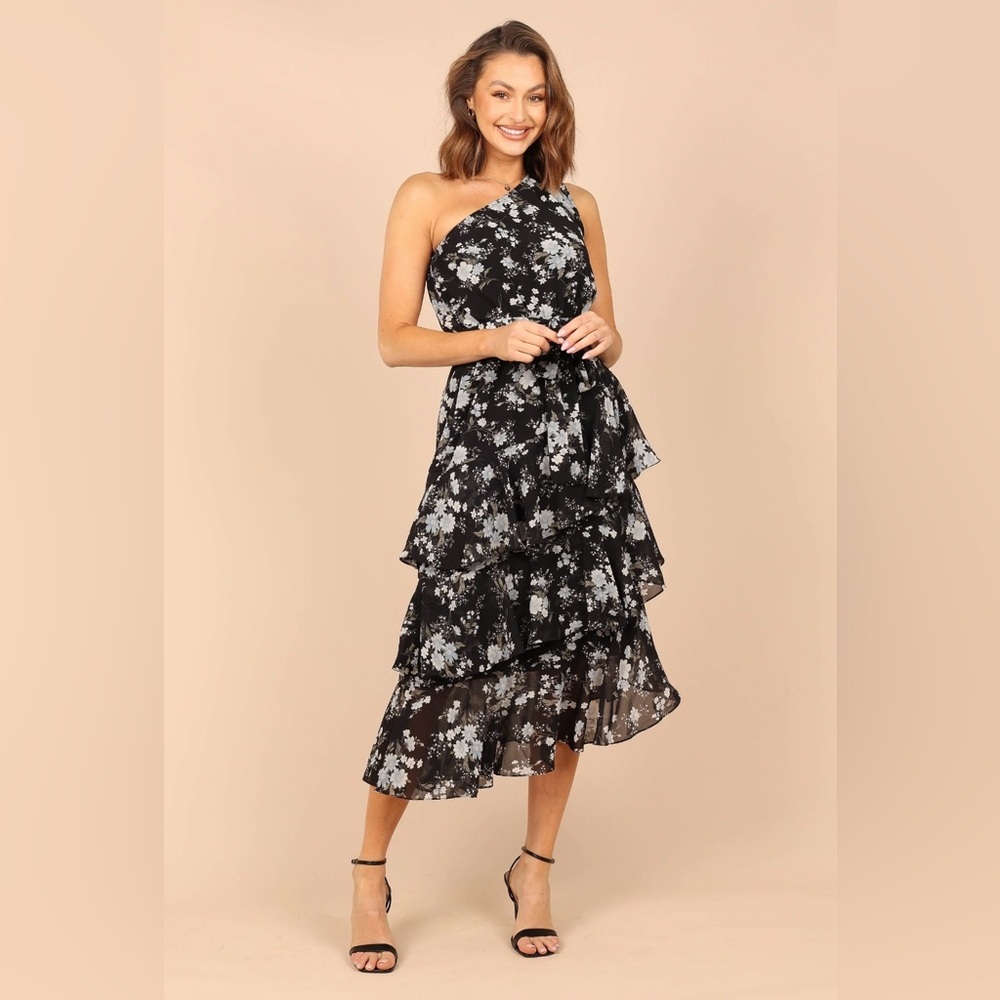 NWOT PETAL AND PUP BRIGETTE ONE SHOULDER TIERED MIDI DRESS - BLACK FLORAL - Picture 2 of 6